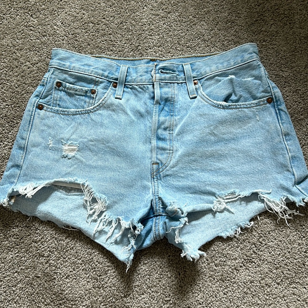 Levi’s shorts 28